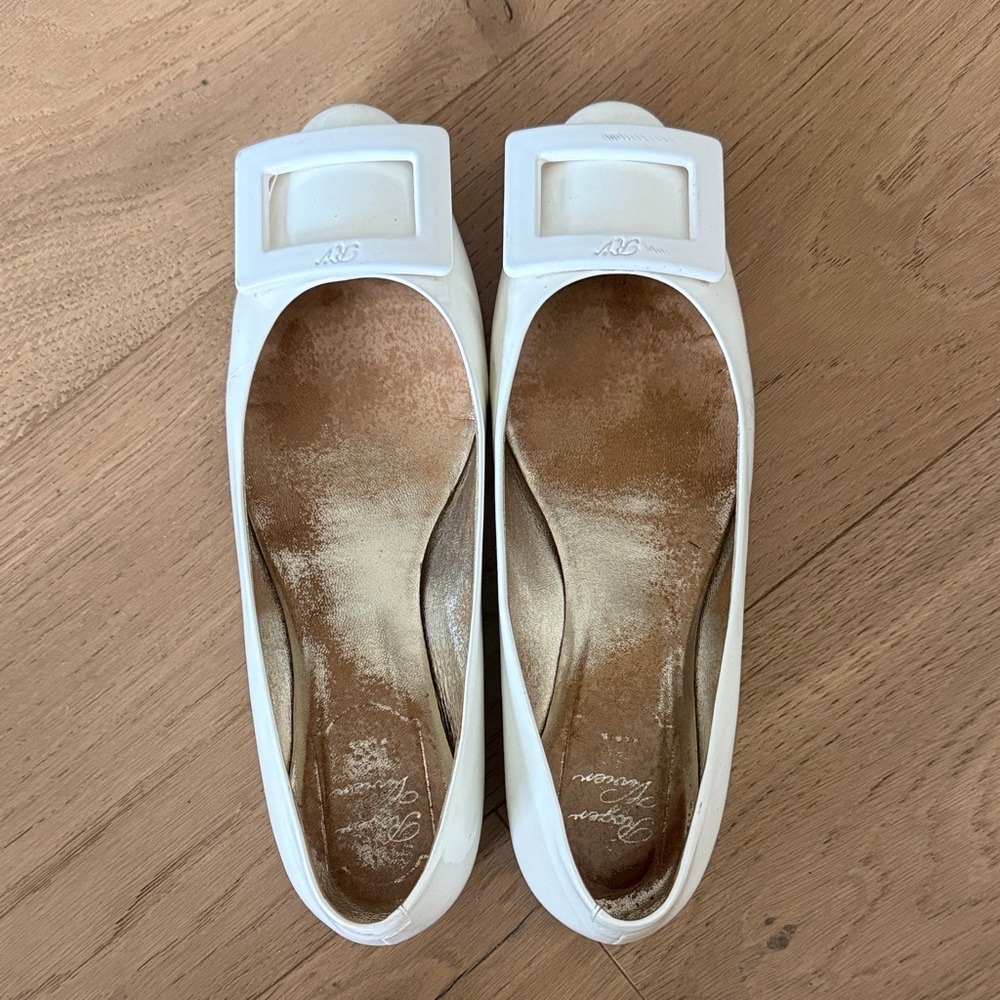 Roger Vivier White Flats with Buckle Detail